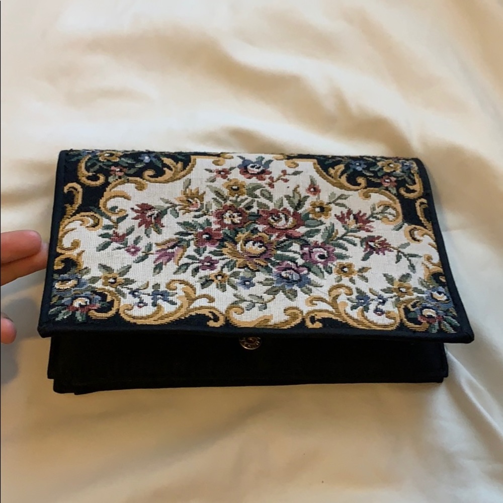 clutch purse